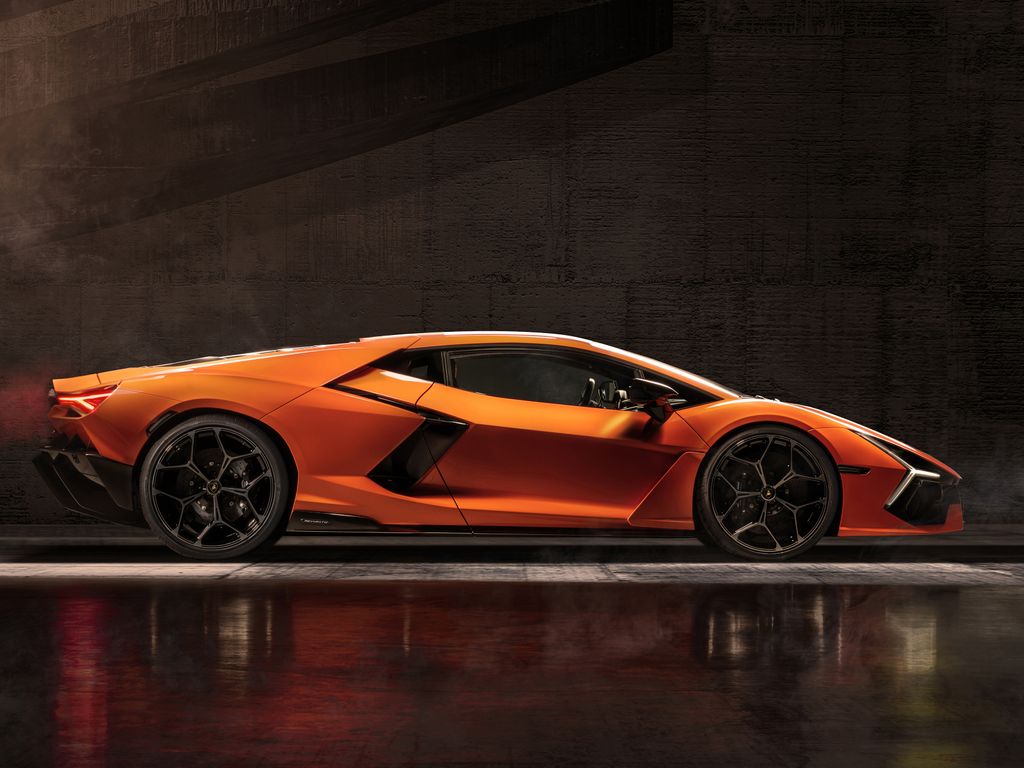 Lamborghini Revuelto