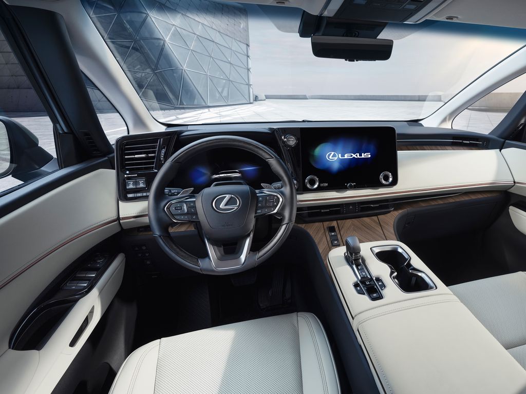 Lexus Neuer LM