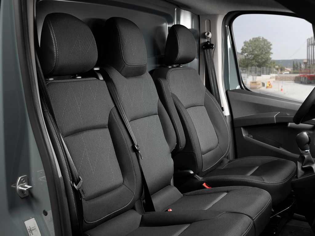 Nissan Primastar Combi