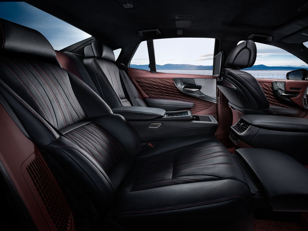 Lexus LS