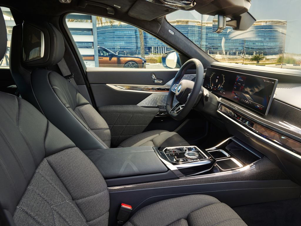 BMW i7 M