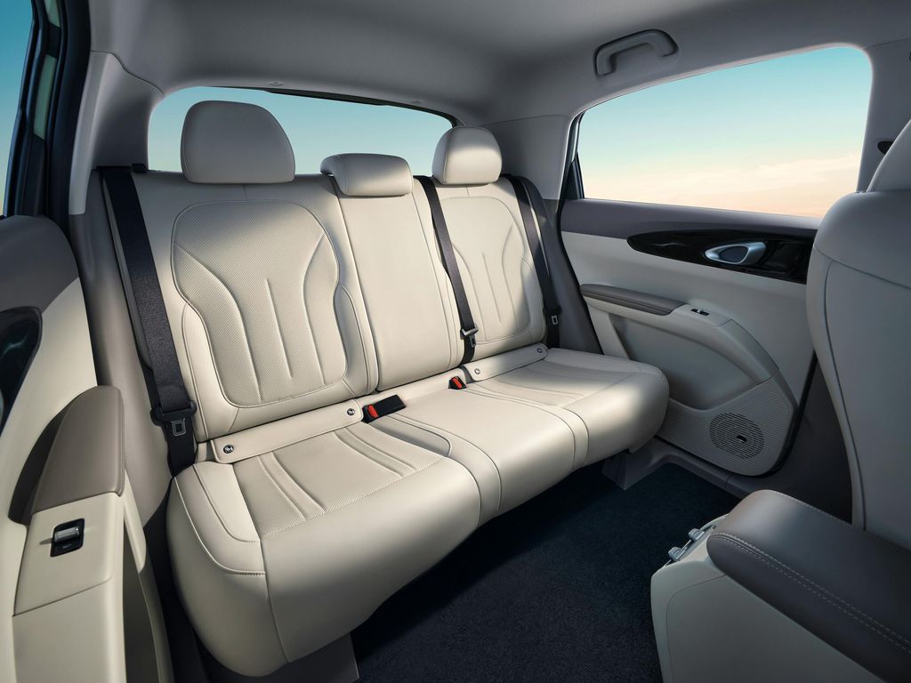 Geely E2