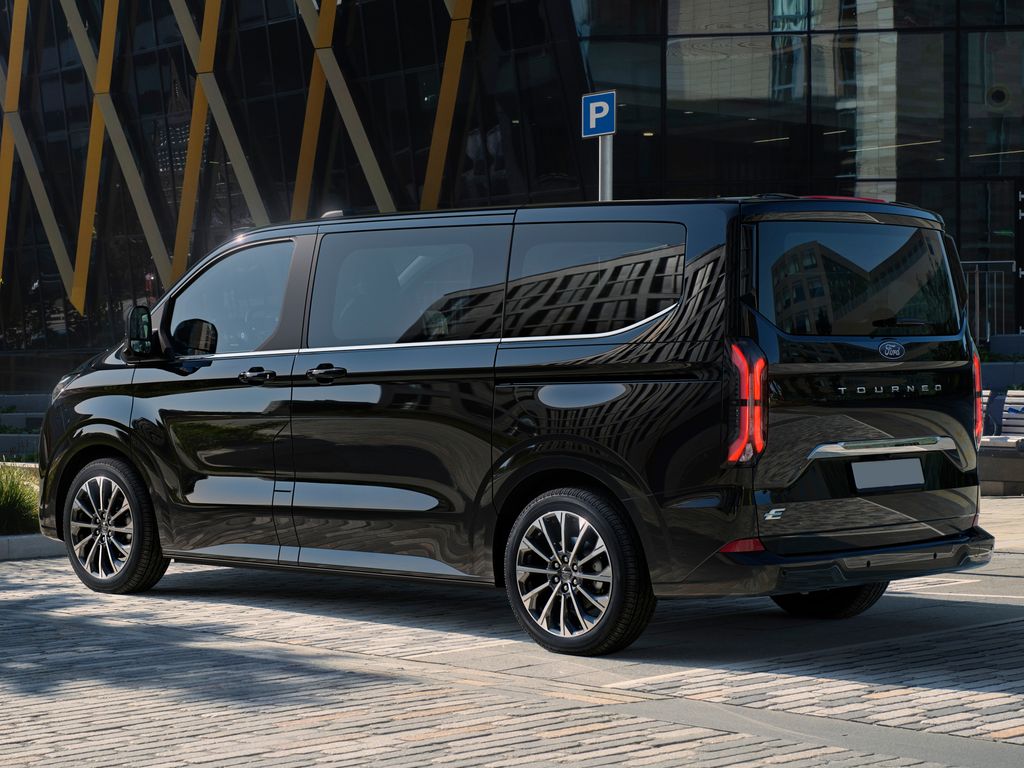 Ford Nouveau E-Tourneo Custom