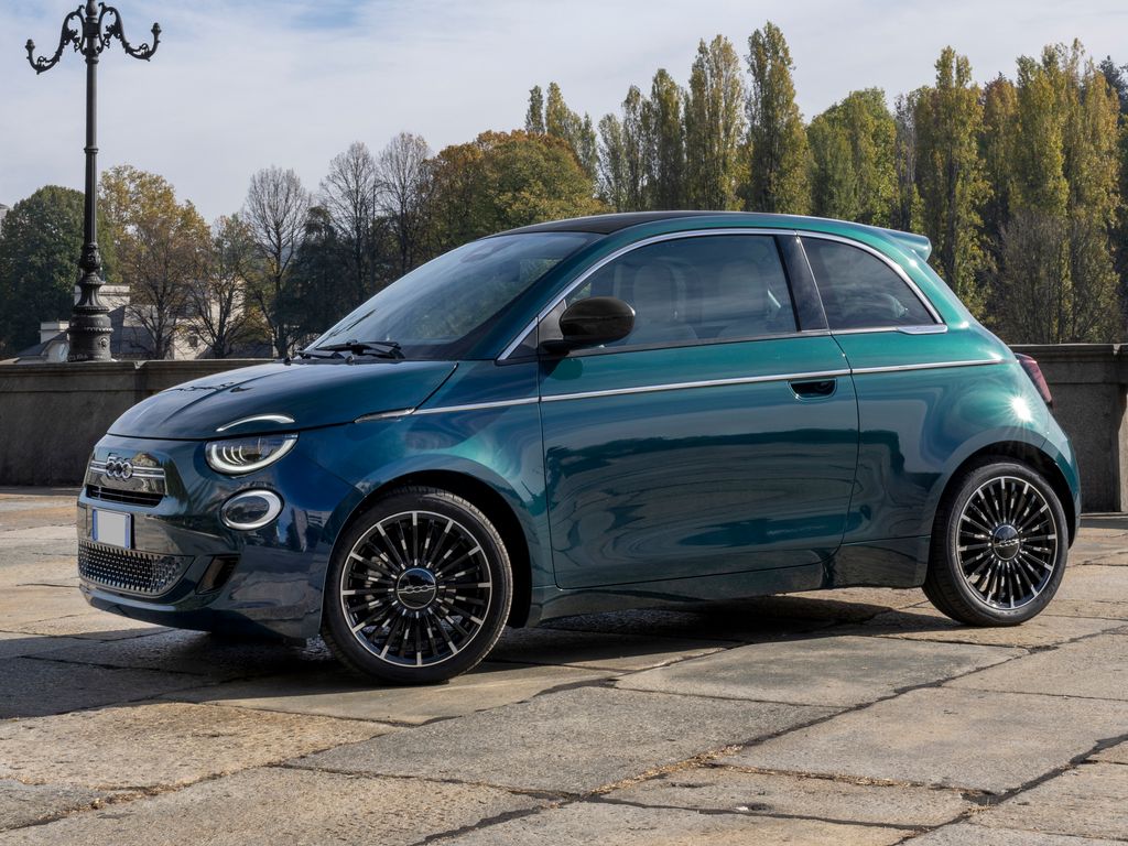 Fiat Nouvelle 500 Hybrid 3+1