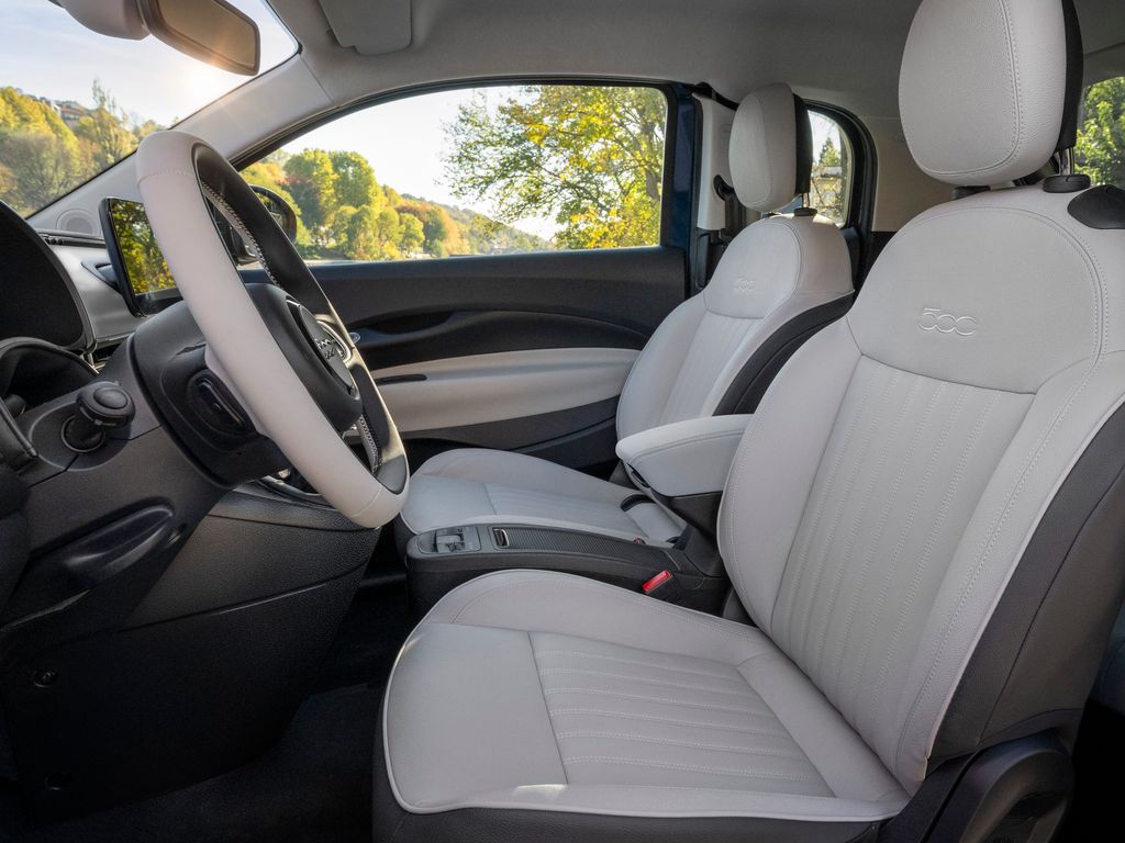 Fiat Nouvelle 500 Hybrid 3+1