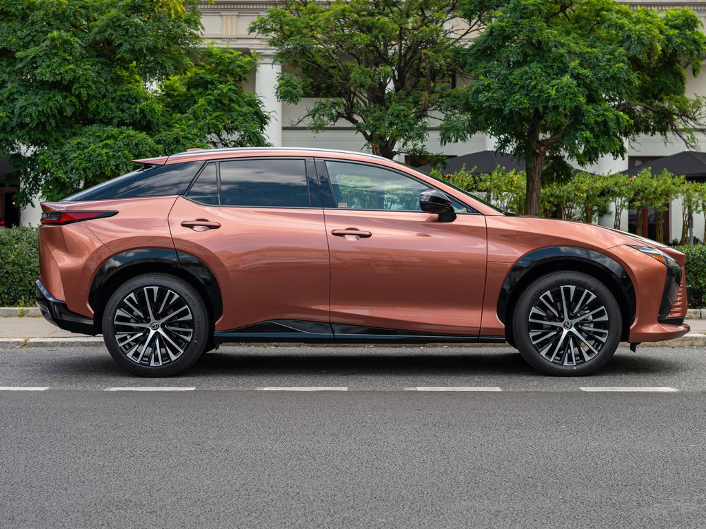 Lexus RZ