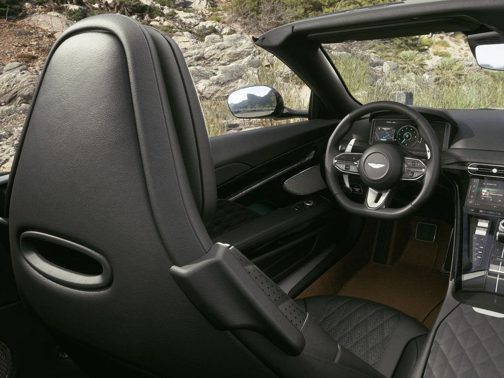 Aston Martin DB12 Volante