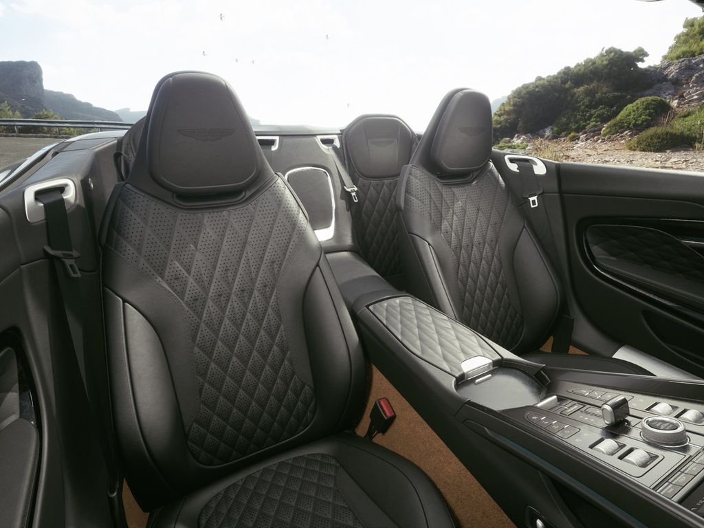 Aston Martin DB12 Volante