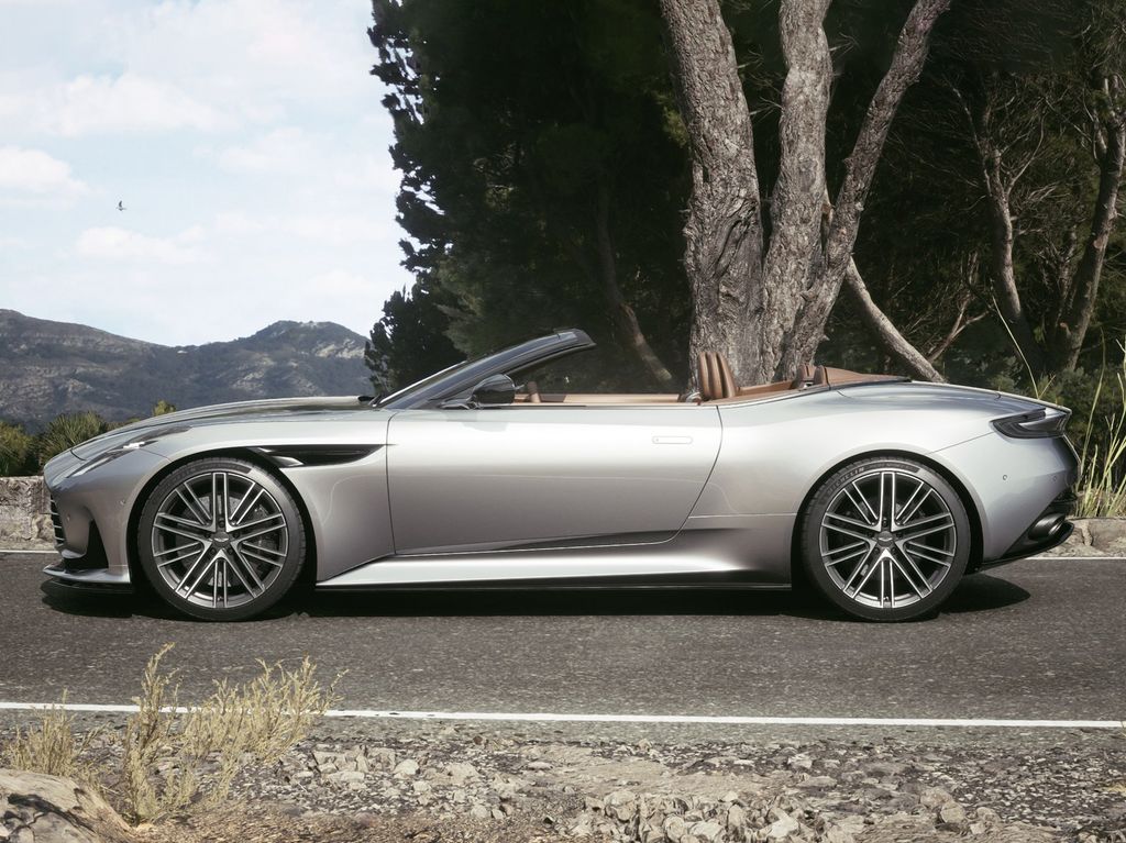 Aston Martin DB12 Volante