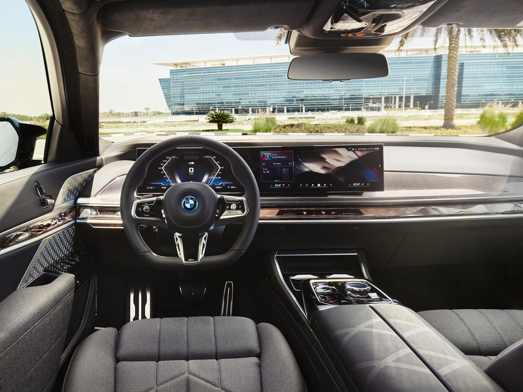 BMW i7 M