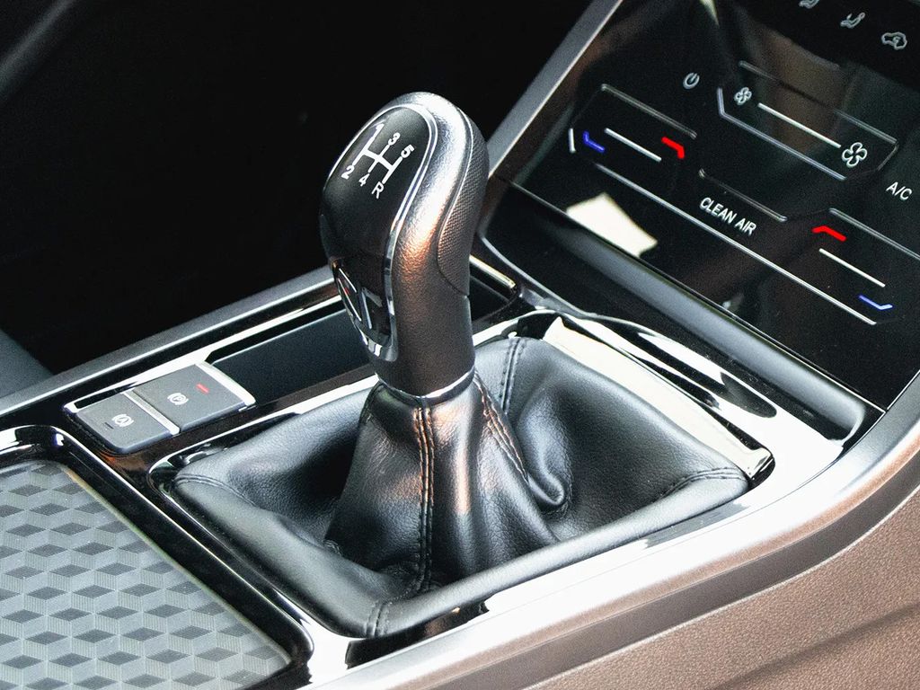 DR AUTOMOBILES DR 5