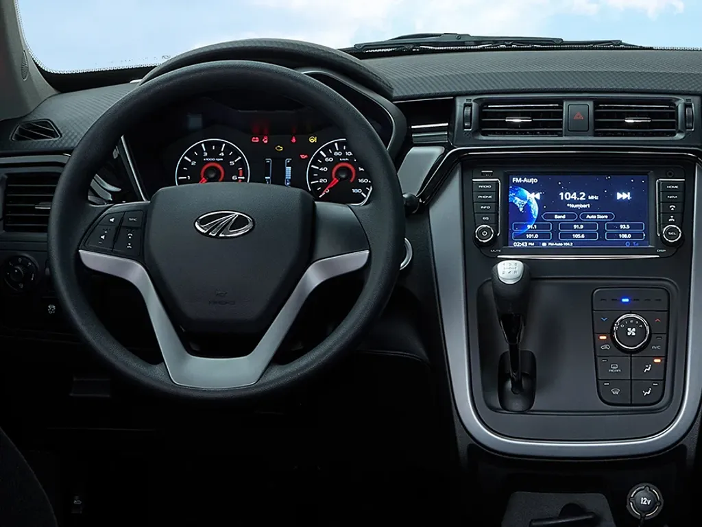 Mahindra Nuova KUV100 NXT