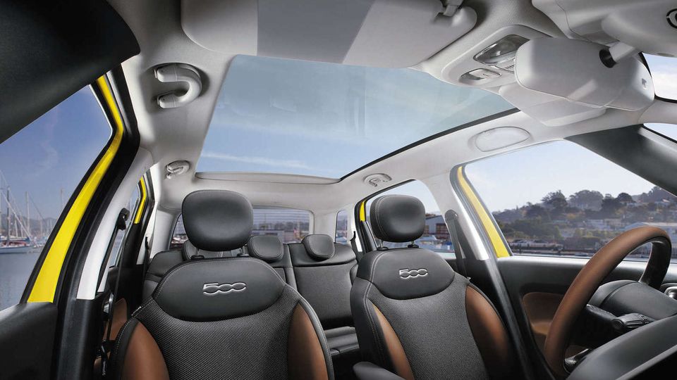 Monovolumen con techo panorámico: comodidad y luminosidad