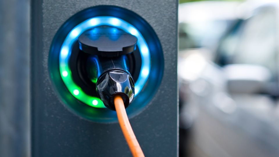 El cargador de coche eléctrico: todo lo que debes saber