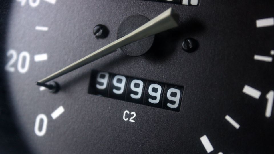 ¿Cómo puedo saber los km reales de un coche?