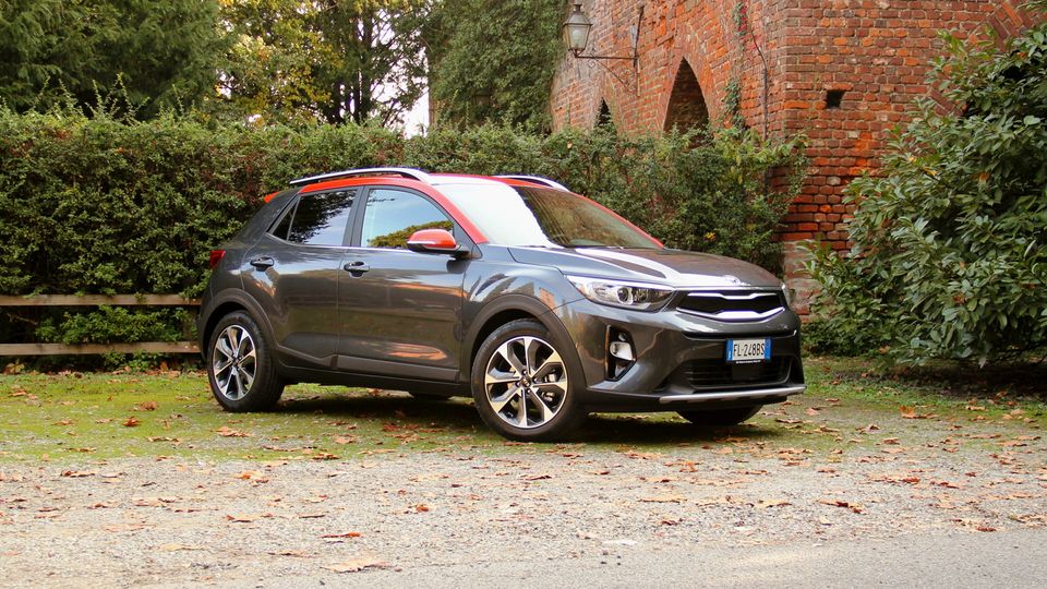 Nuovo suv compatto Kia Stonic: una tigre si aggira per la città