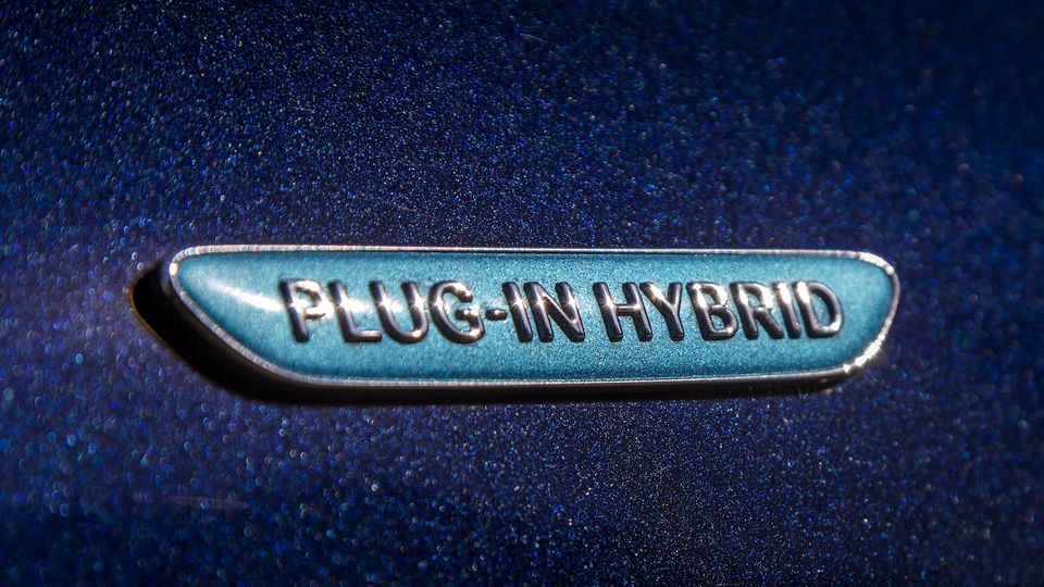 Qual è la differenza tra auto ibrida e auto ibrida plug-in?