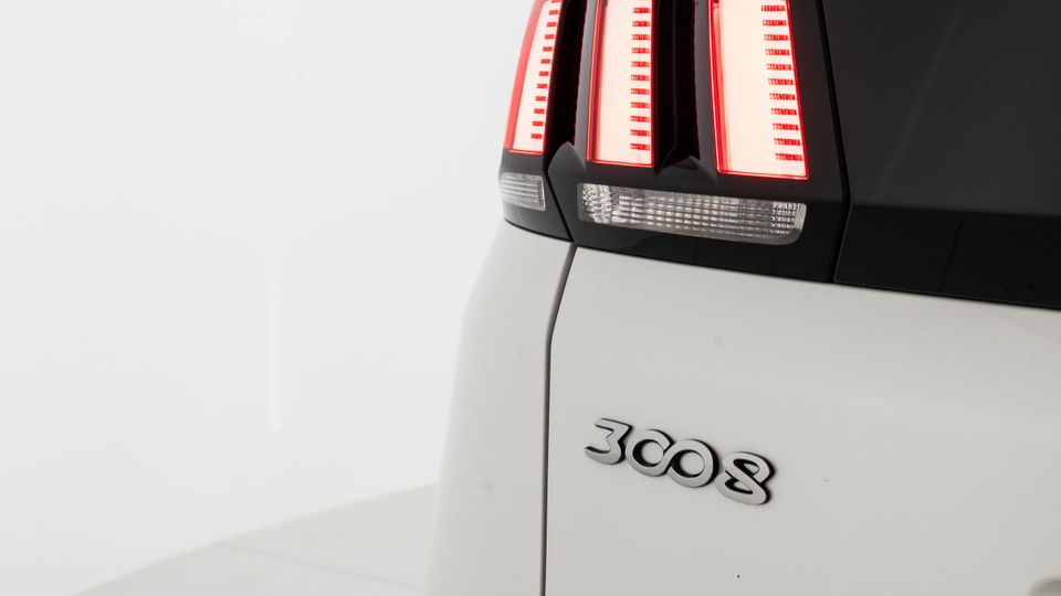 Design curato e grande spazio interno: ecco la nuova Peugeot 3008