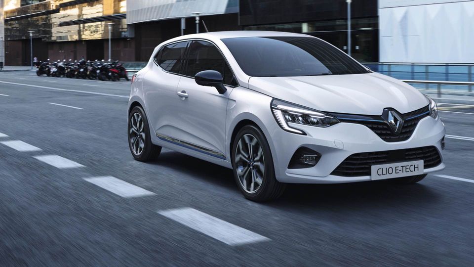 Renault Clio E-Tech Hybrid: prezzo, caratteristiche e recensione