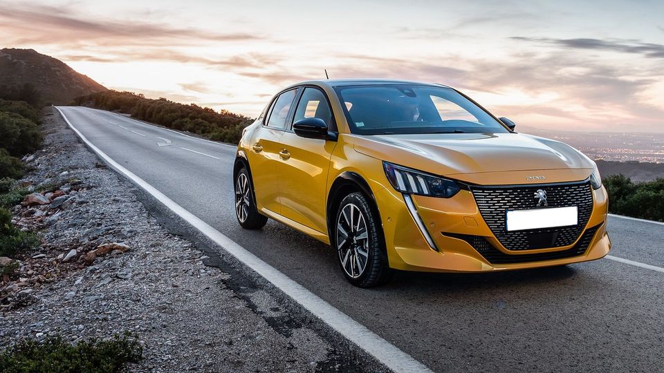 Nuova Peugeot 208: tecnologica, elettrica e con interni spaziali!