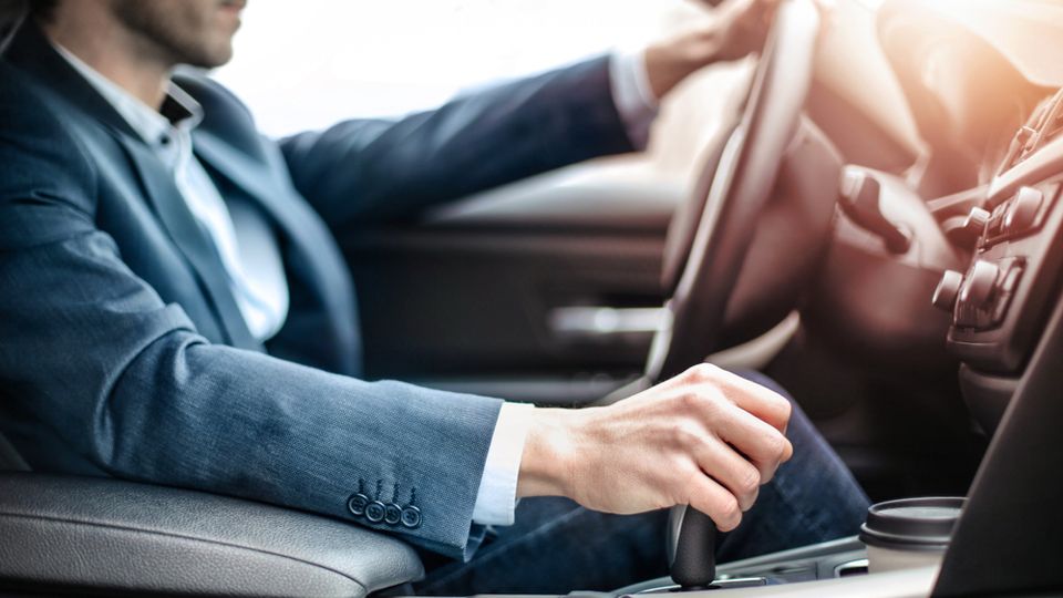 Acquistare un’auto sportiva: vantaggi e svantaggi