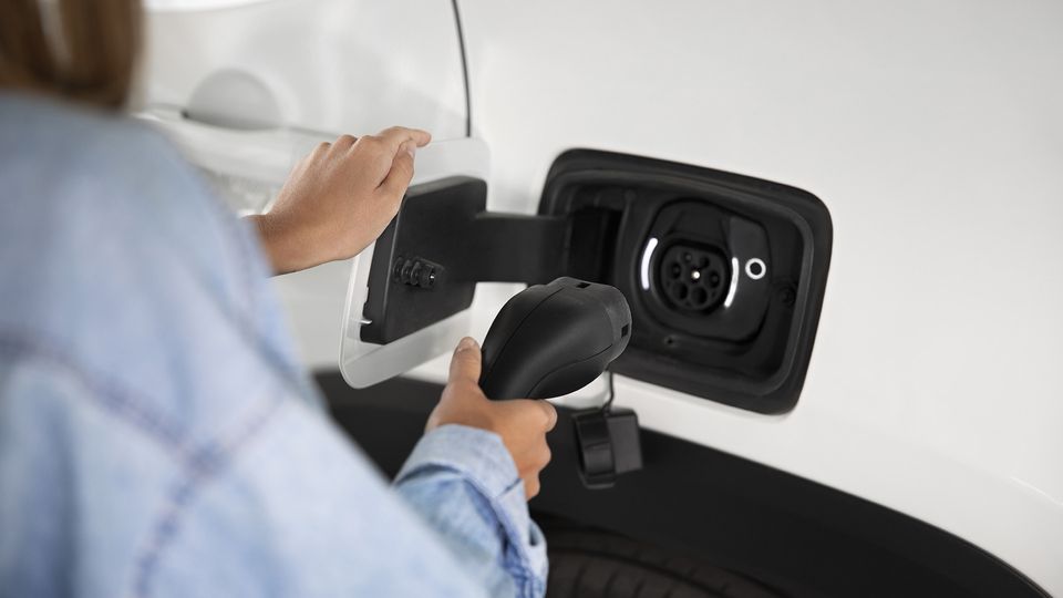 Un nuovo modo di guidare: esplorare le potenzialità dei SUV “green” nella guida urbana