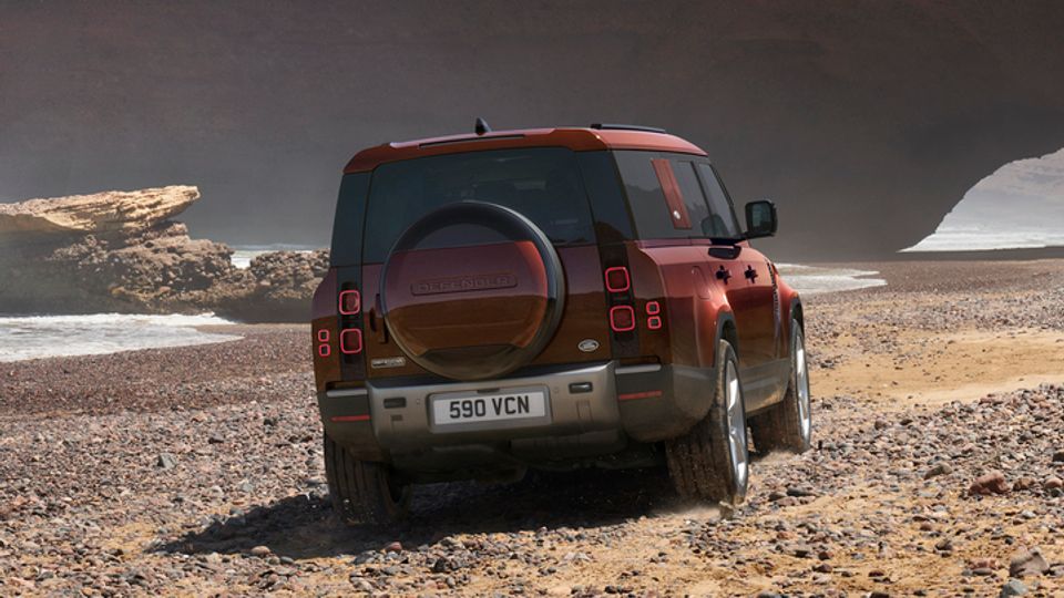 Land Rover Defender 130: recensione e caratteristiche